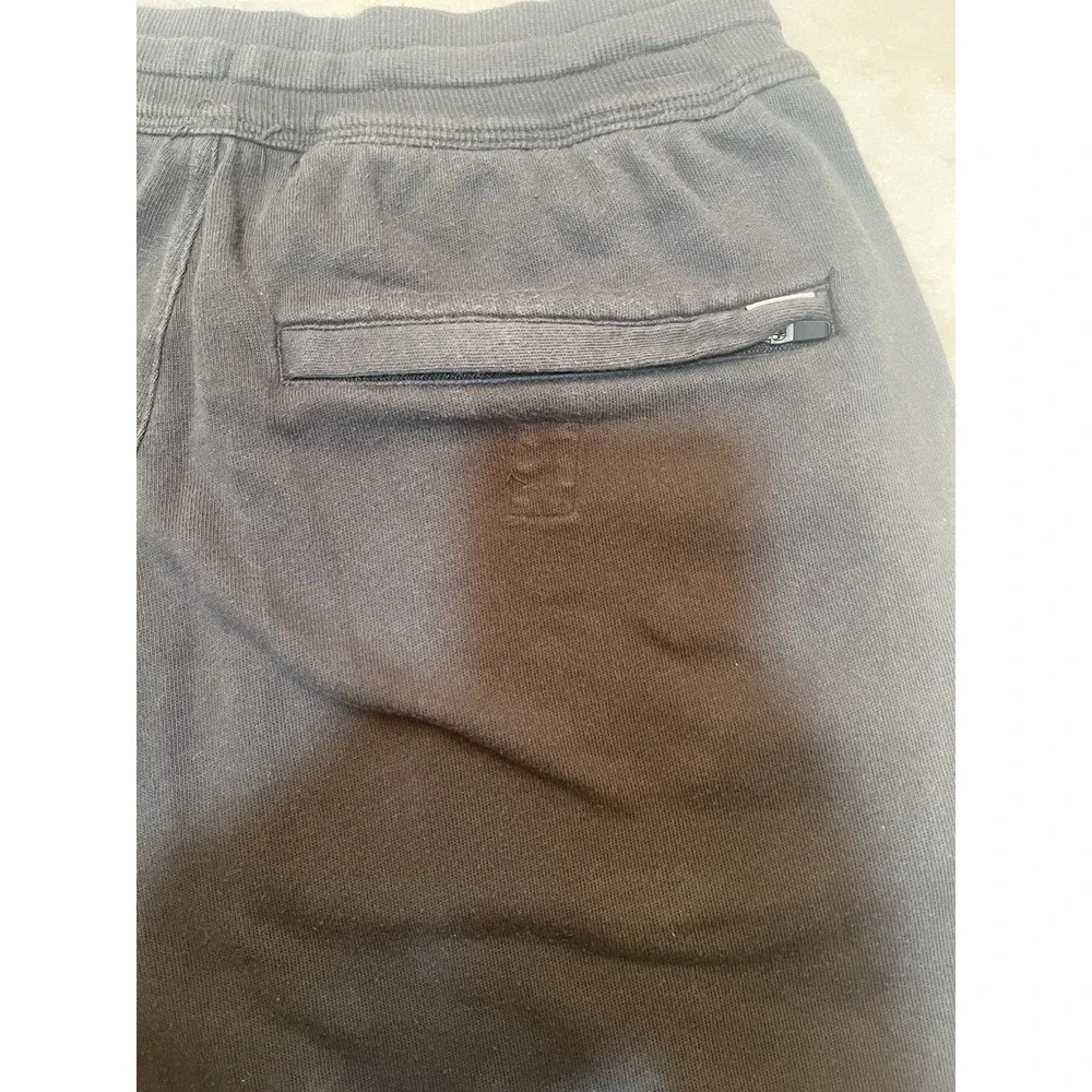 Vuori Vital Shorts Mens Size Small‎ Gray 100%cotton